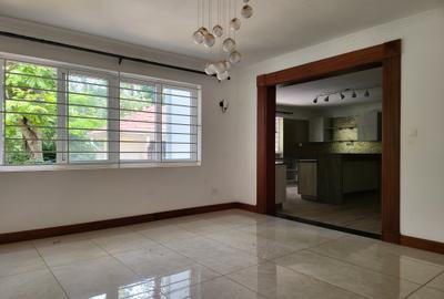 5 Bed Townhouse with En Suite in Rosslyn - 4