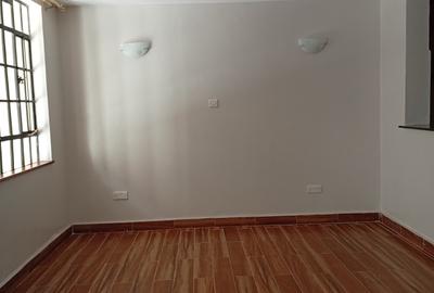 4 Bed House with En Suite in Donholm