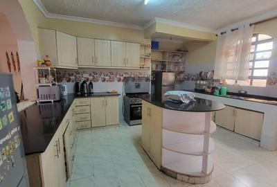 5 Bed House with En Suite in Kamakis