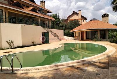 5 Bed Townhouse with En Suite in Nyari