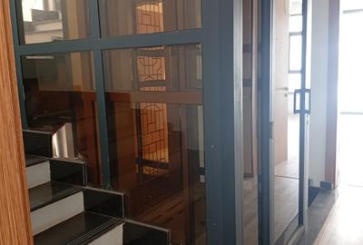 5 Bed House with En Suite in Lavington - 2