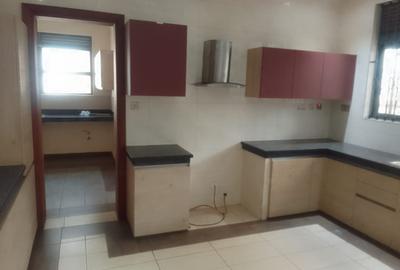 5 Bed Townhouse with En Suite in Westlands Area - 4