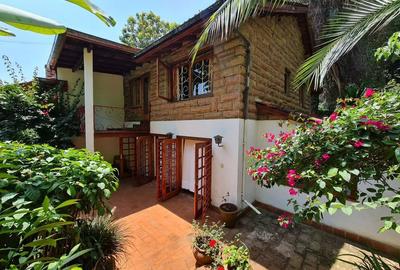 2 Bed House with En Suite in Rosslyn