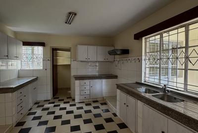 5 Bed Townhouse with En Suite at James Gichuru - 3