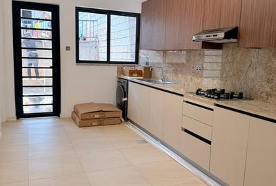 5 Bed Villa with En Suite at Lavington - 4