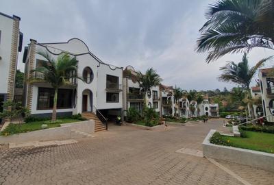 5 Bed House with En Suite at Grevillea Grove