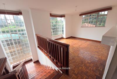 4 Bed House with Swimming Pool in Rosslyn - 3