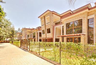 5 Bed House with En Suite in Lavington