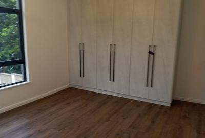 5 Bed Townhouse with En Suite in Lavington - 3