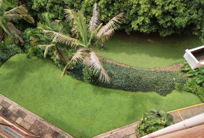 5 Bed Apartment with Swimming Pool in Riverside