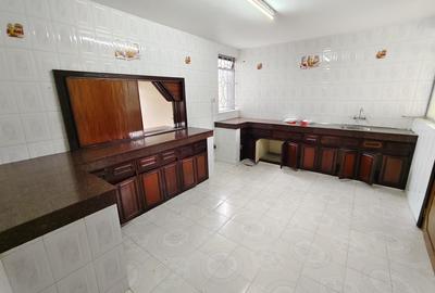 3 Bed Apartment with En Suite in Kilimani