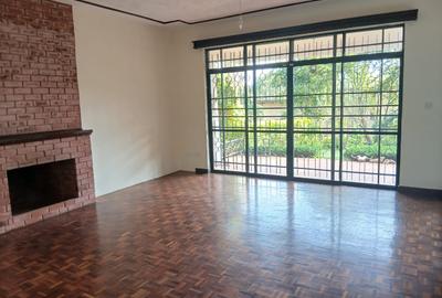 5 Bed Villa with En Suite in Runda - 4