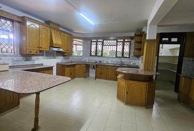 5 Bed House with En Suite in Runda - 3