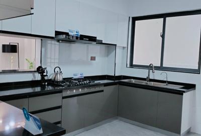 3 Bed Apartment with En Suite in Brookside - 4