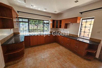 5 Bed House with En Suite in Kyuna