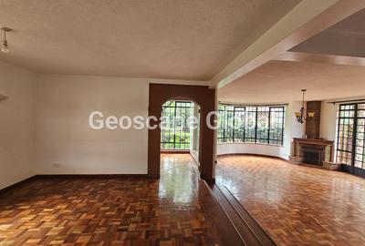 5 Bed House with En Suite in Lavington - 2
