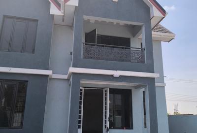 4 Bed House with En Suite in Membley