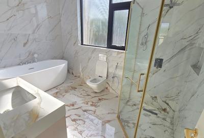 5 Bed House with En Suite in Lavington