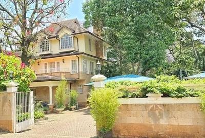 5 Bed Townhouse with En Suite at Lavington Green