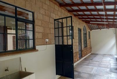4 Bed Townhouse with En Suite at Isk - 2