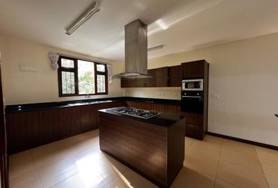 3 Bed Apartment with En Suite in Riverside - 3