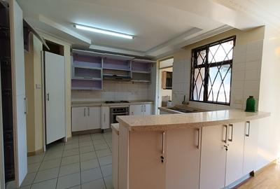 3 Bed Apartment with En Suite in Kilimani