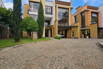 5 Bed Townhouse with En Suite in Lavington