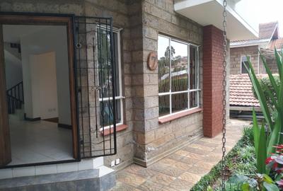 4 Bed Townhouse with En Suite in Spring Valley