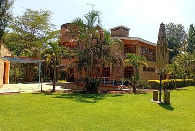 5 Bed House with En Suite in Runda - 2