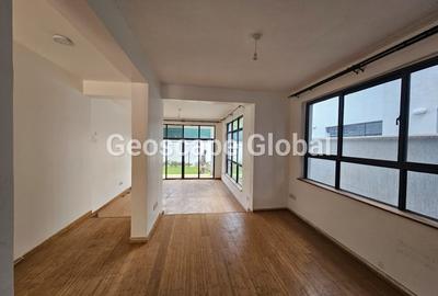 5 Bed Townhouse with En Suite in Lavington - 4