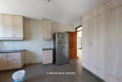 4 Bed Townhouse with Garden in Kiambu Road - 2