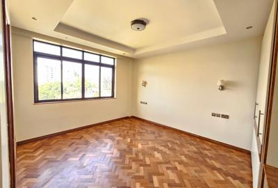 3 Bed Apartment with En Suite in Riverside - 3