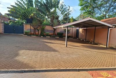 5 Bed House with En Suite in Runda - 3