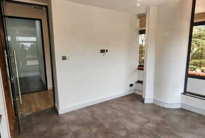 2,030 ft² Office with Service Charge Included in Parklands - 2