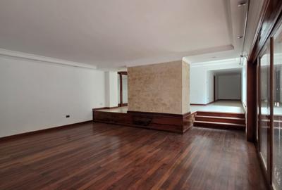 5 Bed Villa with En Suite in Lavington - 3