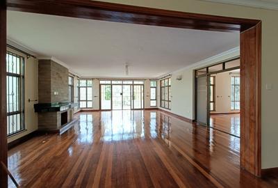 6 Bed House with En Suite in Kitisuru