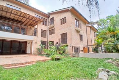 5 Bed Townhouse with En Suite at Lavington - 2