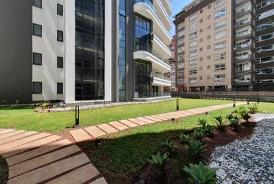 5 Bed Apartment with En Suite in General Mathenge