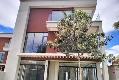 5 Bed Townhouse with En Suite in Lavington
