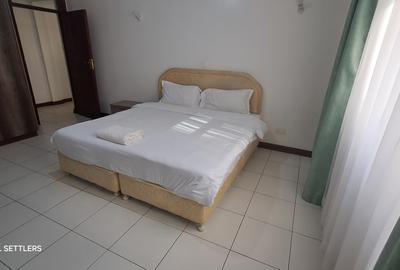 Furnished 2 Bed Apartment with En Suite at Lantana Rd - 4
