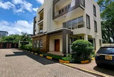 5 Bed Villa with En Suite at Lavington