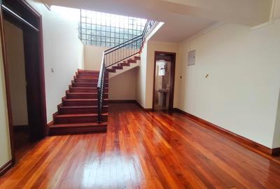 4 Bed House with En Suite in Runda