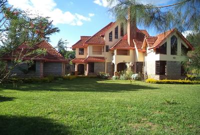 5 Bed House with En Suite at Mimosa Drive - 2