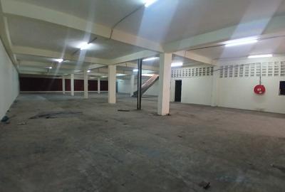 45,000 ft² Warehouse with Backup Generator in Industrial Area - 2