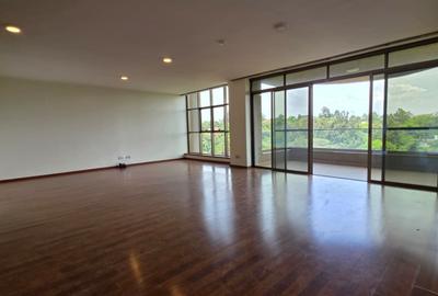 3 Bed Apartment with En Suite in Parklands