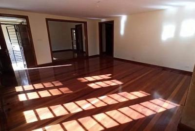 5 Bed Townhouse with En Suite in Lavington - 4