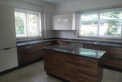 4 Bed Villa with En Suite in Lavington