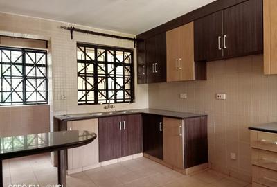5 Bed Townhouse with En Suite at Lavington - 2
