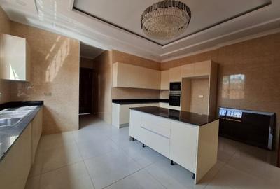 5 Bed Townhouse with En Suite in Lavington