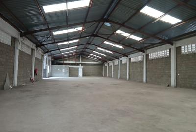 10,500 ft² Warehouse with Parking in Industrial Area - 2